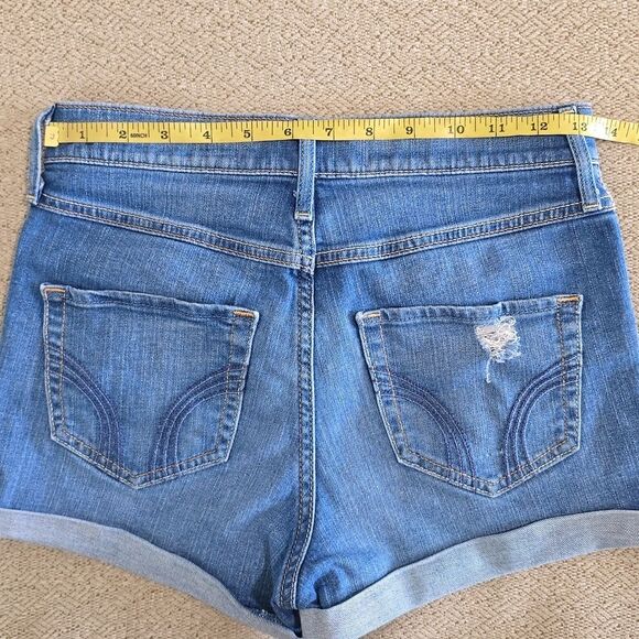 Hollister High Rise Distressed Shorts - Size 3/26 - Picture 5 of 12